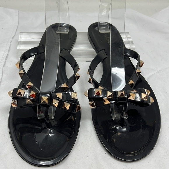Black Rubber Sz 8.5 Rose Gold Studs Flip Flop Thongs Sandals - Picture 1 of 6